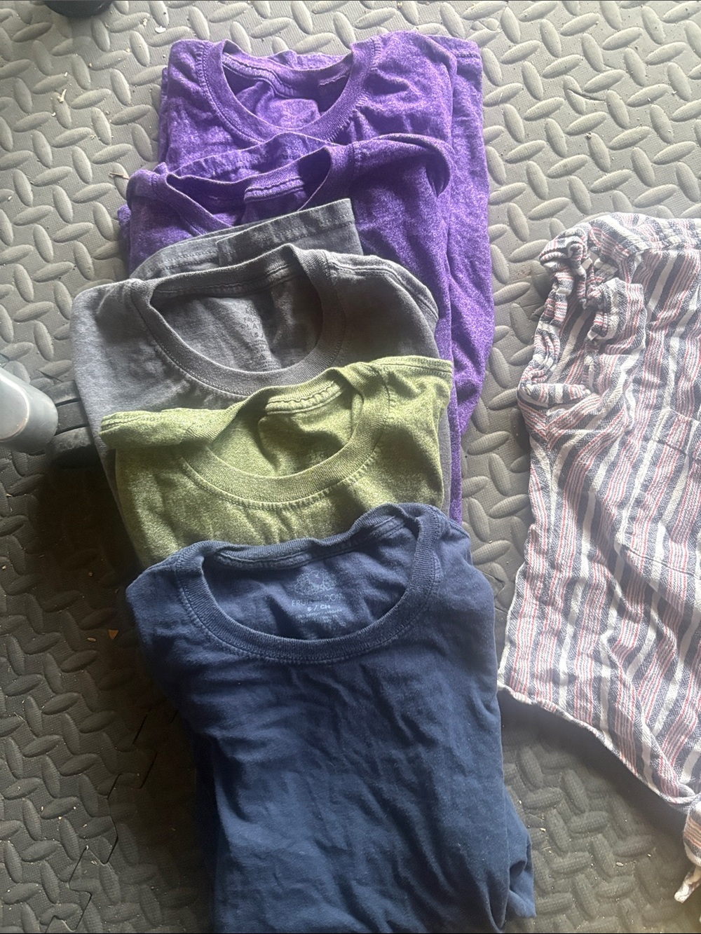 Mixed Casual Tops Bundle Small Cloth & Stone Hanes Old Navy Fruit of the Loom - Picture 3 of 4